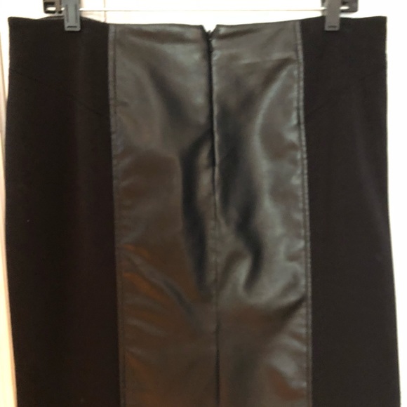 Anne Klein black on black skirt - Picture 2 of 5